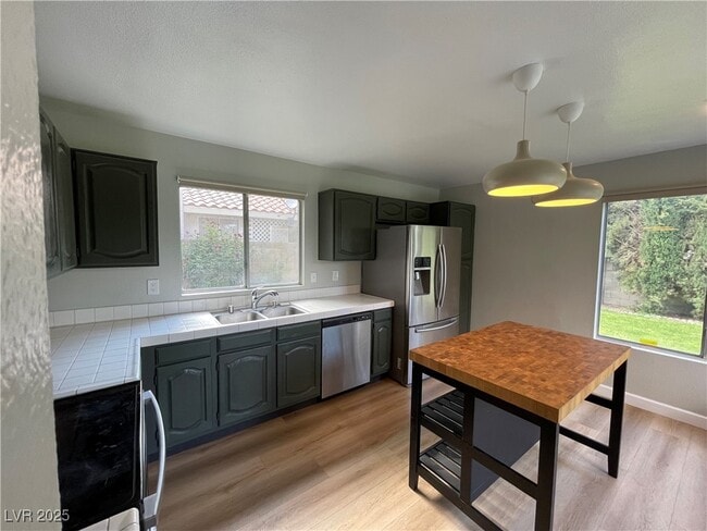 property at 2804 Oasis Cir
