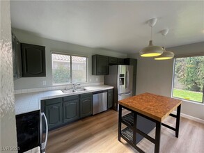 2804 Oasis Cir in Henderson, NV - Building Photo - Building Photo