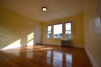 10 Trapelo St, Unit 4 in Boston, MA - Foto de edificio - Building Photo