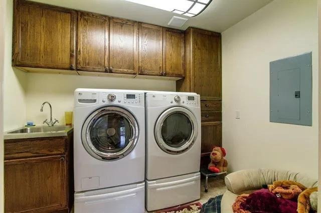 1300 Broadmoor Ln in Irving, TX - Building Photo - Building Photo