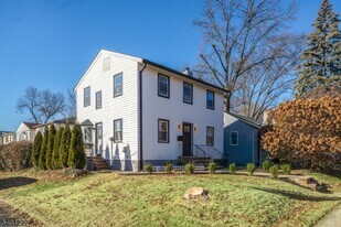 21 Lombardy Pl in Maplewood, NJ - Building Photo