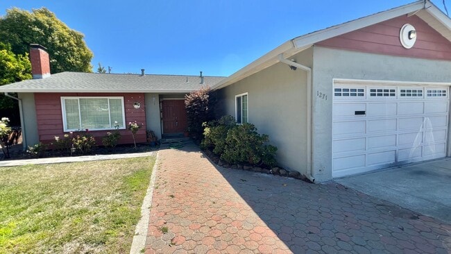 1271 Page Ct in Pinole, CA - Foto de edificio - Building Photo