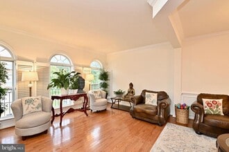 8240 Gunston Commons Way in Lorton, VA - Foto de edificio - Building Photo