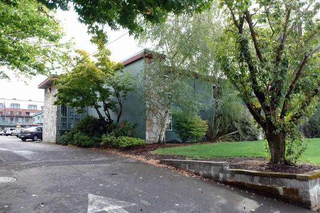 Reed College Apartments in Portland, OR - Building Photo - Building Photo