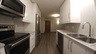 2204 Valleyhigh Dr NW, Unit D103 in Rochester, MN - Building Photo - Building Photo