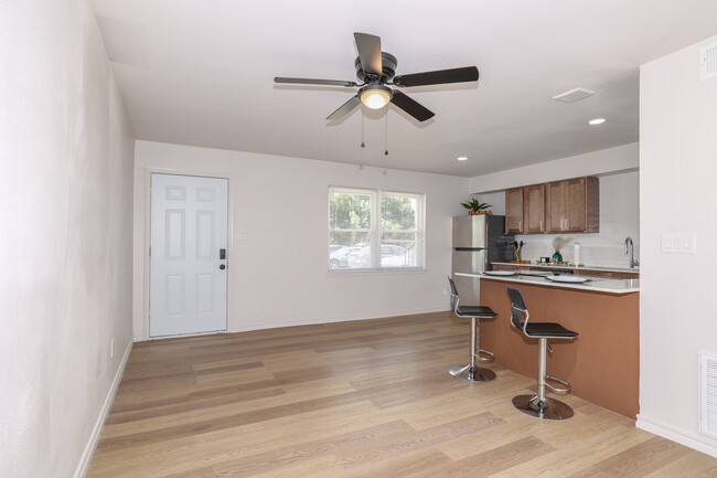 Monterrey Apartments in Tulsa, OK - Building Photo - Interior Photo