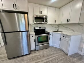 1360 NW 132nd St, Unit side efficiency in Miami, FL - Building Photo - Building Photo