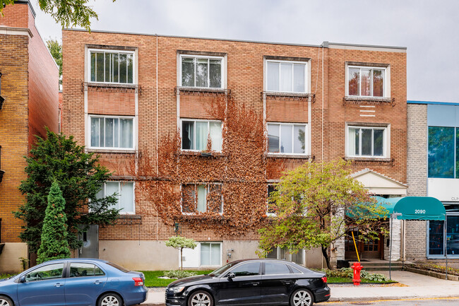 2090 Décarie Boul in Montréal, QC - Building Photo - Building Photo