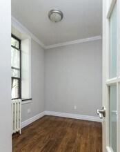 326 E 35th St in New York, NY - Building Photo - Building Photo