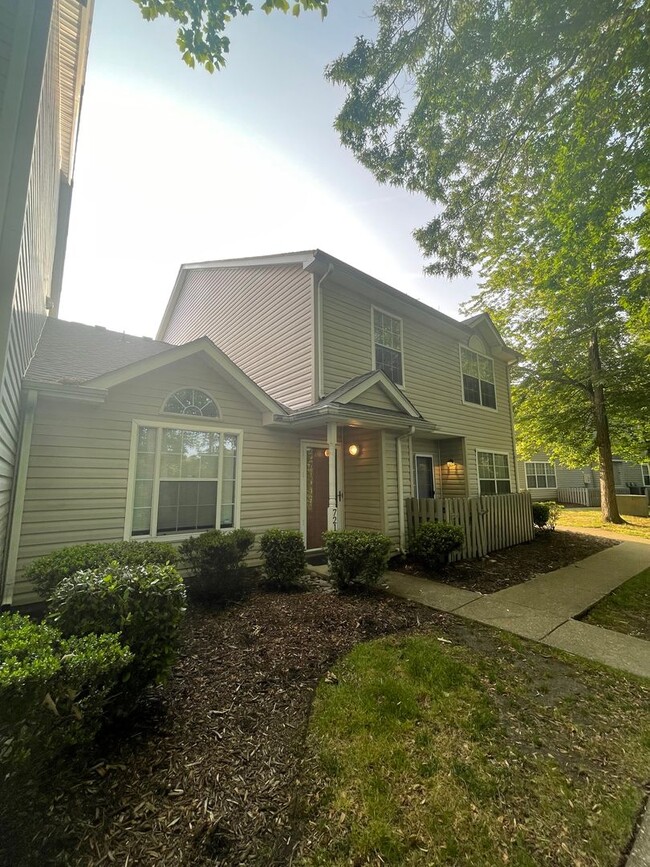 721 Whistling Swan Dr in Virginia Beach, VA - Foto de edificio - Building Photo