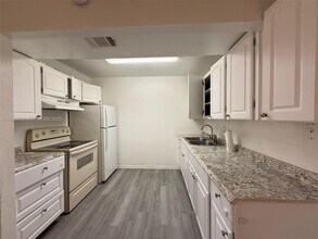 5970 NW 28th St in Sunrise, FL - Building Photo - Building Photo