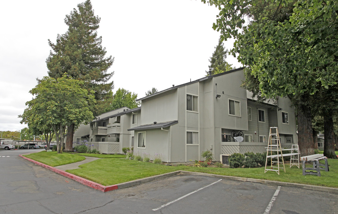 Walnut Grove Apartments in Santa Rosa, CA - Building Photo