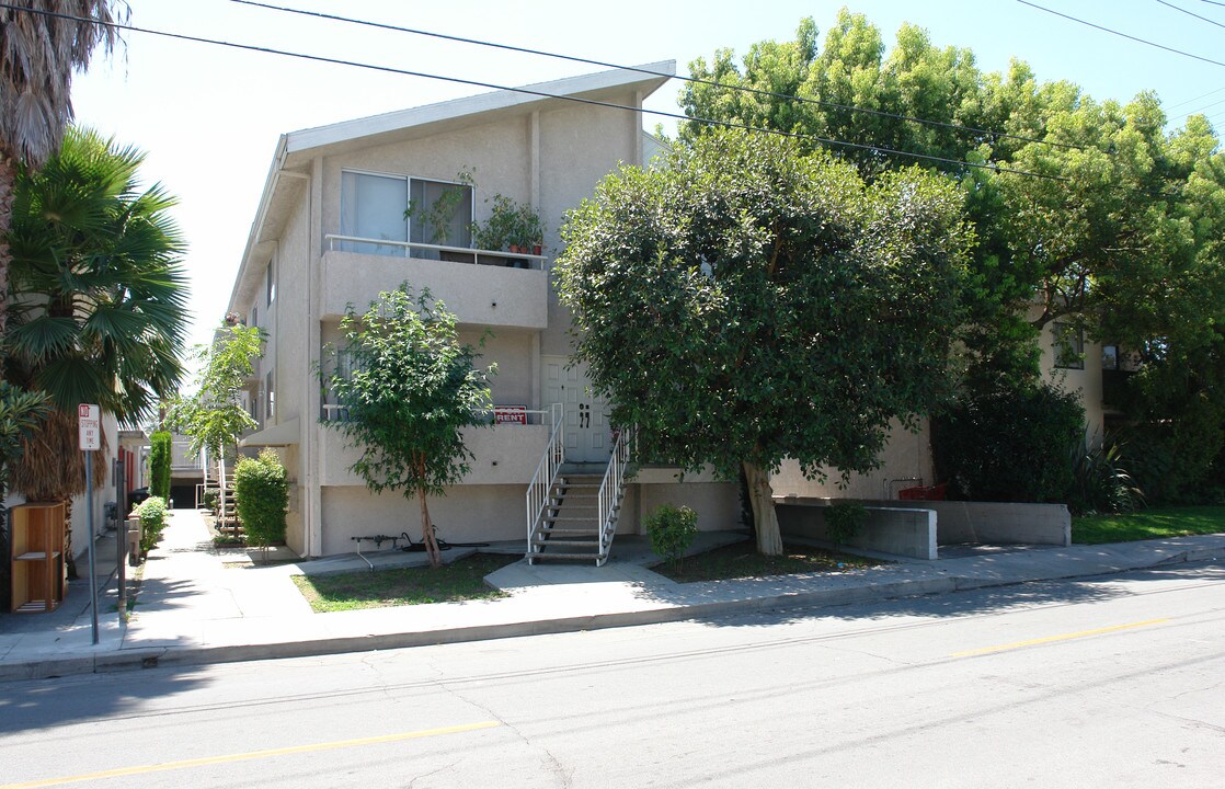 1720 Peyton Ave in Burbank, CA - Building Photo