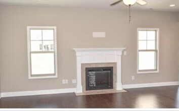 3037 N Kilchattan Dr in Fayetteville, NC - Building Photo - Building Photo