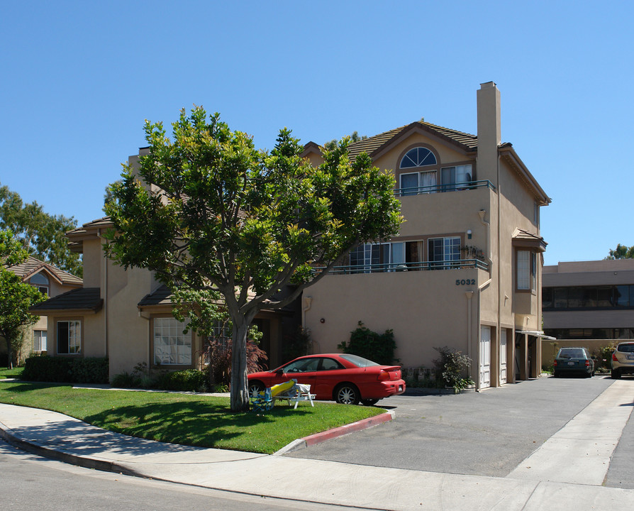 5032 Waverider Cir in Huntington Beach, CA - Foto de edificio