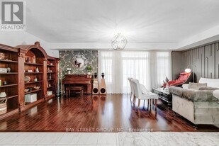 121 Luzon Ave in Markham, ON - Building Photo