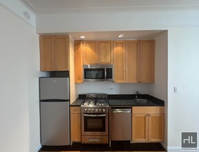117 W 13th St in New York, NY - Building Photo - Building Photo