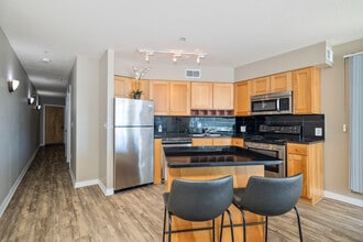 Stonebridge Waterfront in Cleveland, OH - Building Photo - Interior Photo