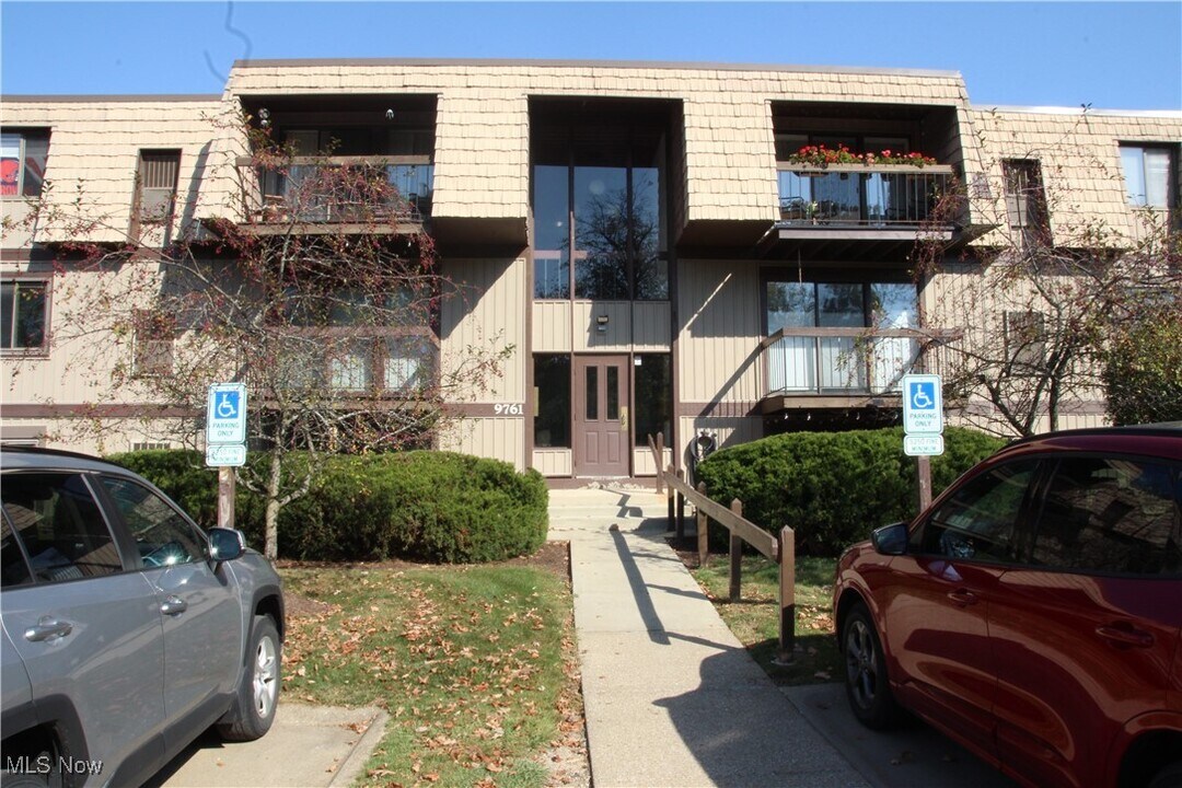 9761 Sunrise Blvd in North Royalton, OH - Building Photo