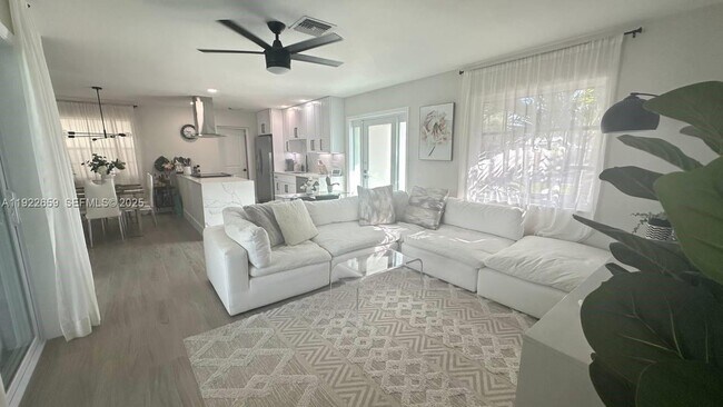 4455 NW 18th Terrace in Oakland Park, FL - Building Photo - Building Photo