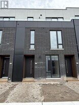 104 Everett Cmn in St Catharines, ON - Building Photo