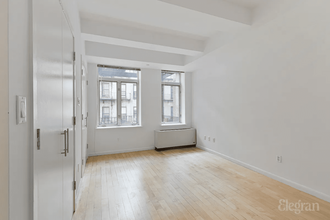 446 W 38th St in New York, NY - Building Photo - Building Photo