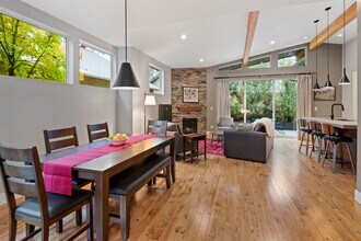 20026 SW Millcrest Pl in Bend, OR - Building Photo - Building Photo