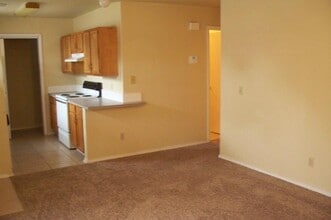 827 Russell Cir in Norman, OK - Building Photo - Building Photo