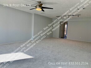 374 N Post Oak Ln in Houston, TX - Building Photo - Building Photo