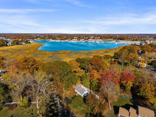 31 Pawson Rd in Branford, CT - Building Photo - Building Photo