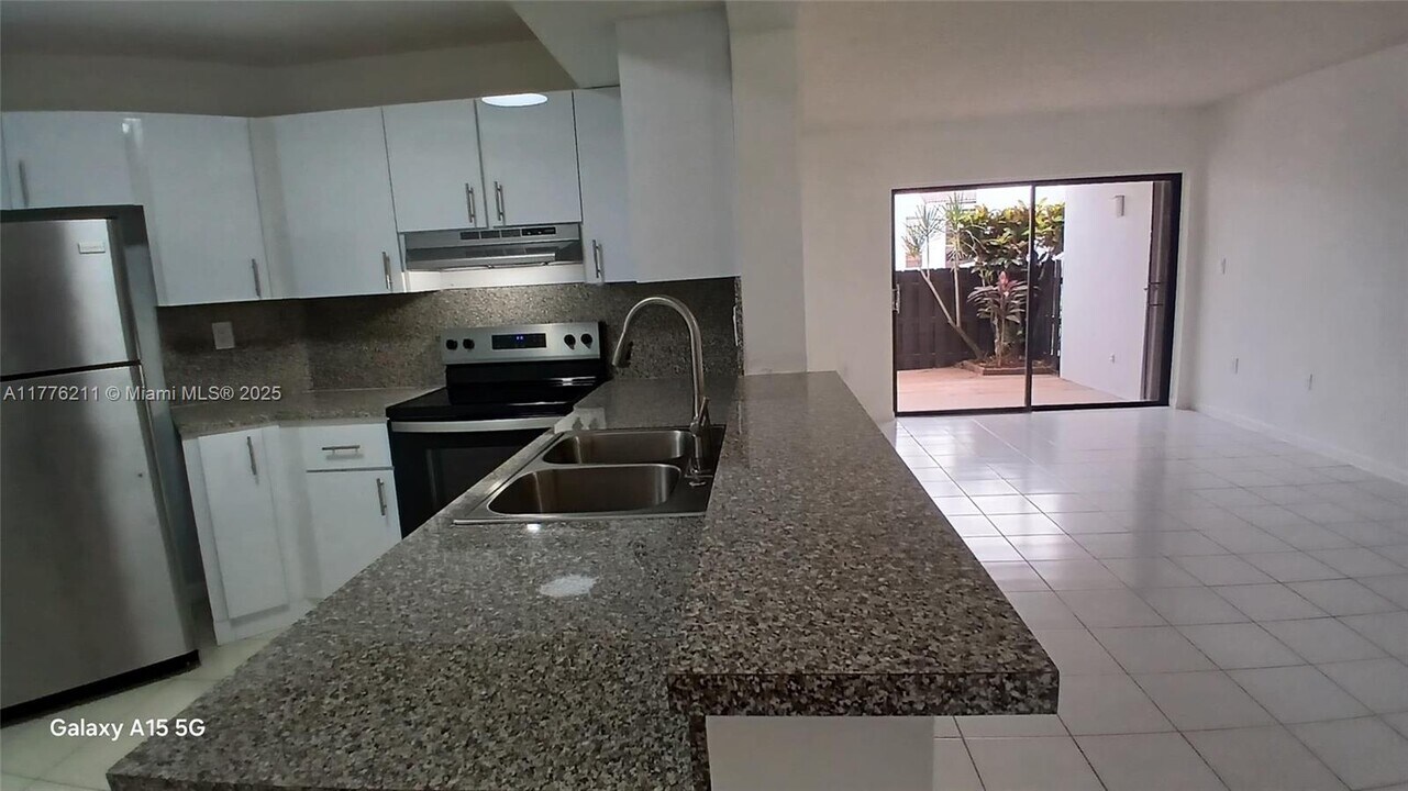 9419 Fontainebleau Blvd-Unit -101 in Miami, FL - Building Photo