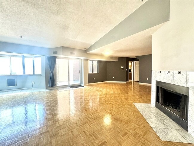 147 Kelton St, Unit 715 in Boston, MA - Foto de edificio - Building Photo