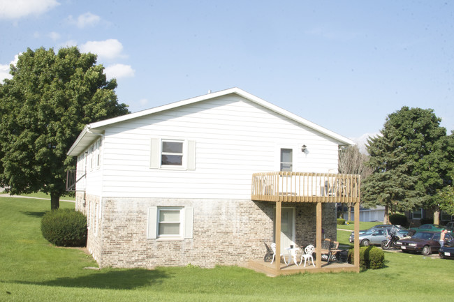 102 Waldmar Ct in Mount Horeb, WI - Foto de edificio - Building Photo