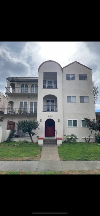 628 E Elk Ave in Glendale, CA - Building Photo