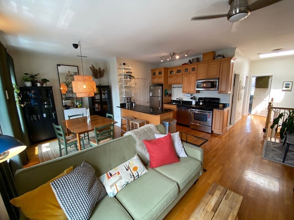 327 Sumner St in Boston, MA - Building Photo
