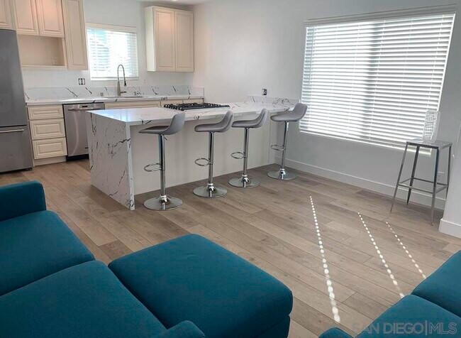 4763 Terrace Dr in San Diego, CA - Building Photo - Building Photo