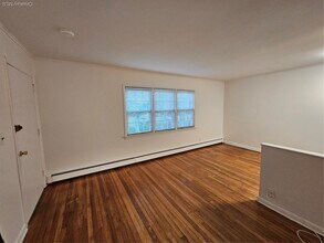 108-110 Orinoco Dr in Brightwaters, NY - Building Photo - Building Photo