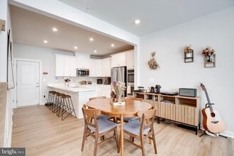 4614 Olivine Dr in Chantilly, VA - Building Photo - Building Photo