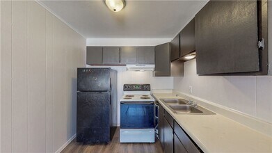 206 Lynn Dr, Unit B in Bryan, TX - Building Photo - Building Photo