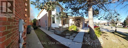 4110 Loyalist Dr in Mississauga, ON - Building Photo - Building Photo