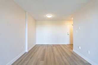 Glen Terrace Apartments in Hamilton, ON - Building Photo - Building Photo