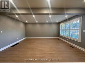 5 Empire Ct in Hamilton, ON - Building Photo - Building Photo