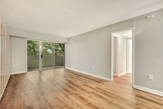 700 7th St SW in Washington, DC - Building Photo - Building Photo