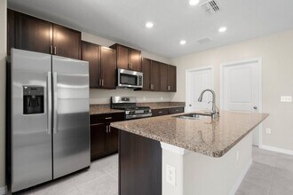 9413 Lemon Drop Lp in Sun City Center, FL - Foto de edificio - Building Photo