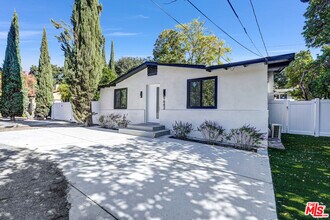 9642 Tujunga Canyon Blvd in Los Angeles, CA - Building Photo - Building Photo