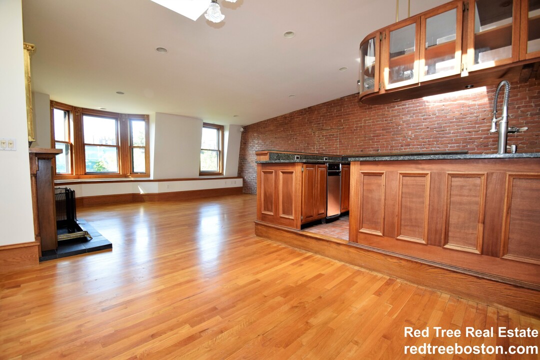 17 Holyoke St, Unit 3 in Boston, MA - Building Photo