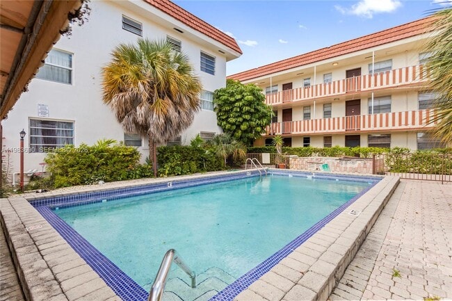 13655 NE 10th Ave in North Miami, FL - Building Photo - Building Photo