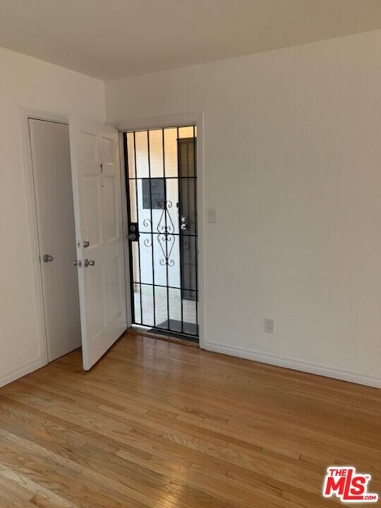 202 N Locust St in Inglewood, CA - Building Photo