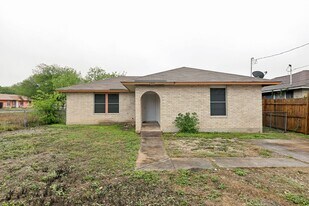 122 Surrels Ave in San Antonio, TX - Building Photo