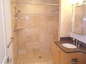 165 Beacon St, Unit 12 in Somerville, MA - Building Photo - Building Photo